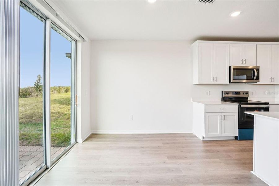 Spacious, unfurnished interior of a new home in Hamilton Bluff - Signature Series, Lake Hamilton (Image 18).