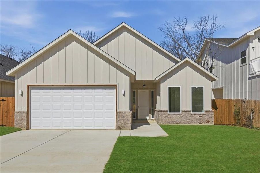 Front exterior of a new home in , Fort Worth, TX, highlighting curb appeal (Image 20). Front exterior of a new home in , Fort Worth, TX, highlighting curb appeal (Image 20).