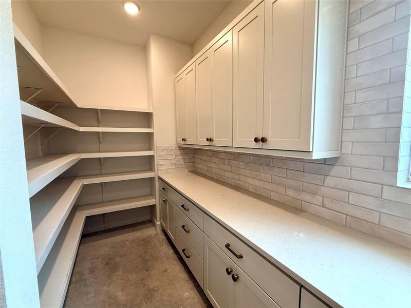 Large Butlers pantry is private and spacious! Large Butlers pantry is private and spacious!