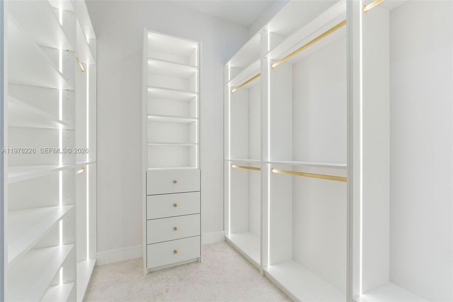 Spacious, unfurnished interior of a new home in , Islamorada, Village of Islands (Image 26).