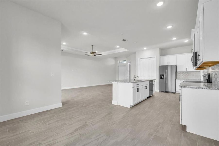 Spacious, unfurnished interior of a new home in , Cape Coral (Image 20).