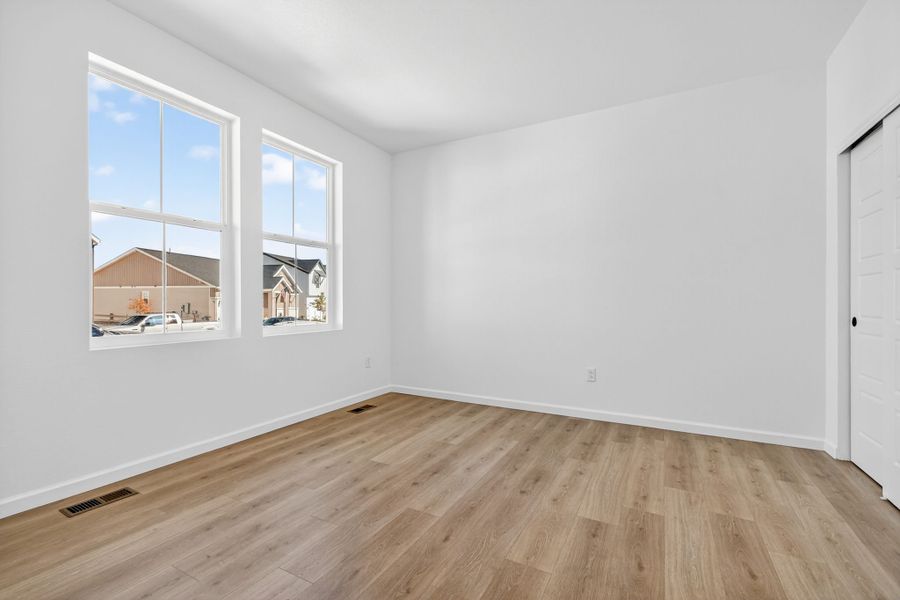 Spacious, unfurnished interior of a new home in Macanta, Castle Rock (Image 12).