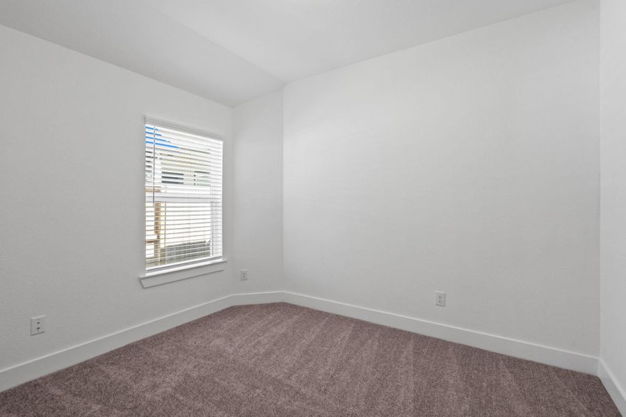 Spacious, unfurnished interior of a new home in Meridiana, Iowa Colony (Image 21).