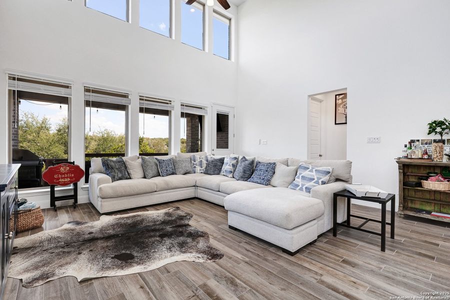 Furnished interior view inside a new home in Cibolo Canyons 50', San Antonio (Image 23). Furnished interior view inside a new home in Cibolo Canyons 50', San Antonio (Image 23).