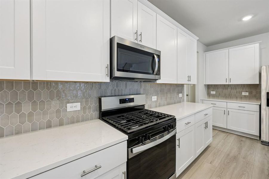 Furnished interior view inside a new home in Southridge - Signature Series, McKinney (Image 6). Furnished interior view inside a new home in Southridge - Signature Series, McKinney (Image 6).