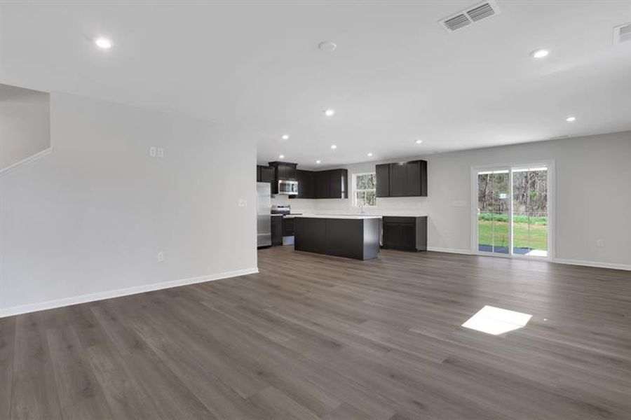 Spacious, unfurnished interior of a new home in Summertree, Stone Mountain (Image 23).