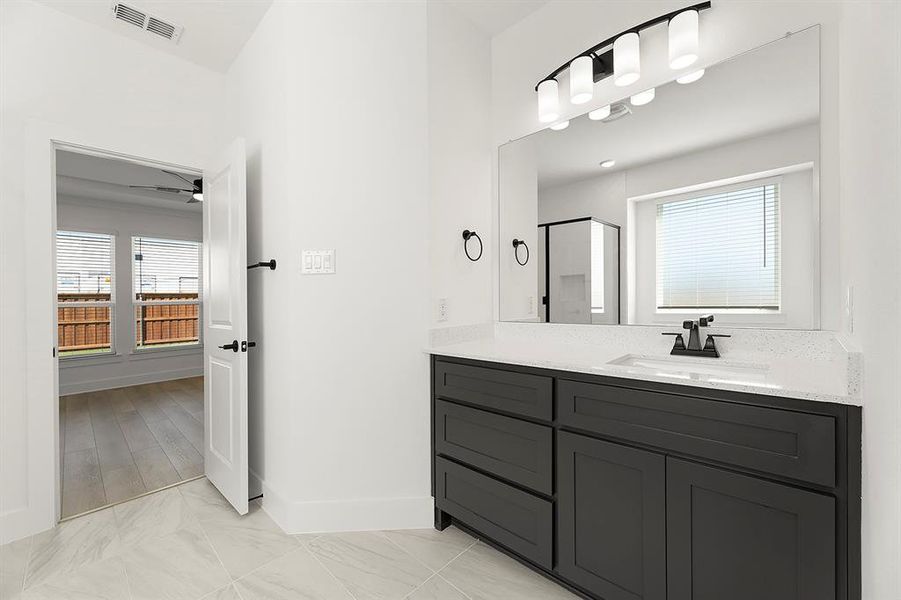 21. 1322 Comal - Bath (4) 21. 1322 Comal - Bath (4)