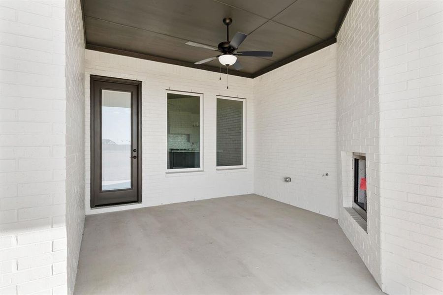 Exterior details and patio area of a home in Settlers Glen, New Fairview (Image 3).