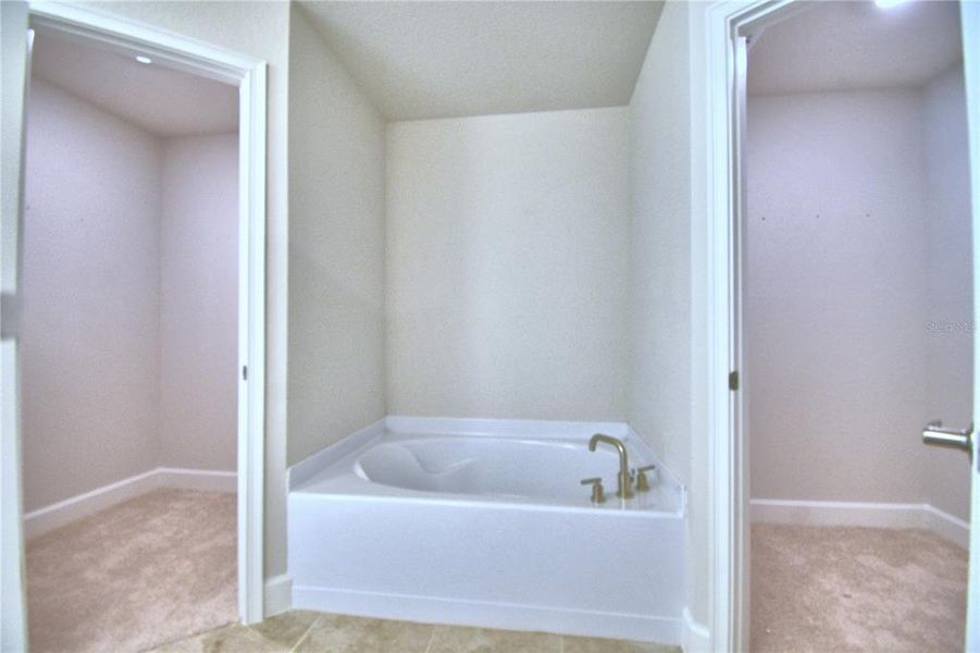 Spacious, unfurnished interior of a new home in Cadence Crossing, Auburndale (Image 21).