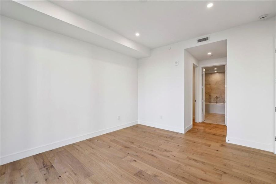 Spacious, unfurnished interior of a new home in , Atlanta (Image 27). Spacious, unfurnished interior of a new home in , Atlanta (Image 27).
