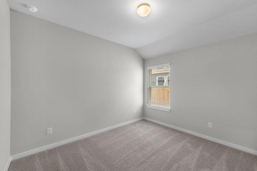 Spacious, unfurnished interior of a new home in Huntington Place, Rosharon (Image 12).