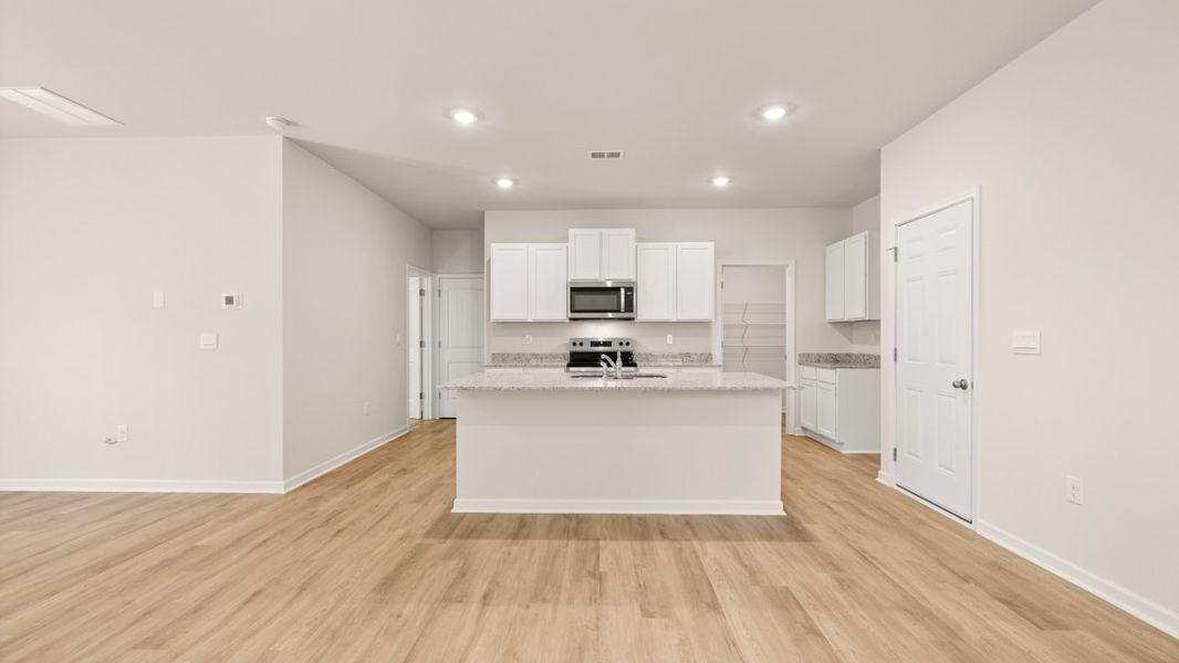 Representative furnished interior of a home built from the Robie by D.R. Horton in Oconee Overlook, Gainesville (Image 8). Representative furnished interior of a home built from the Robie by D.R. Horton in Oconee Overlook, Gainesville (Image 8).