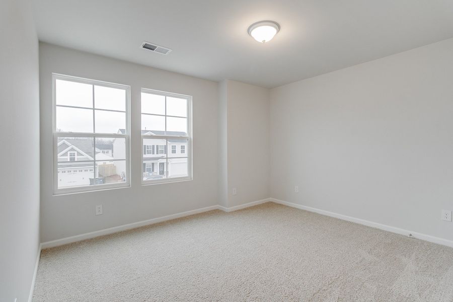 Spacious, unfurnished interior of a new home in Winston Point, Gilbert (Image 28).