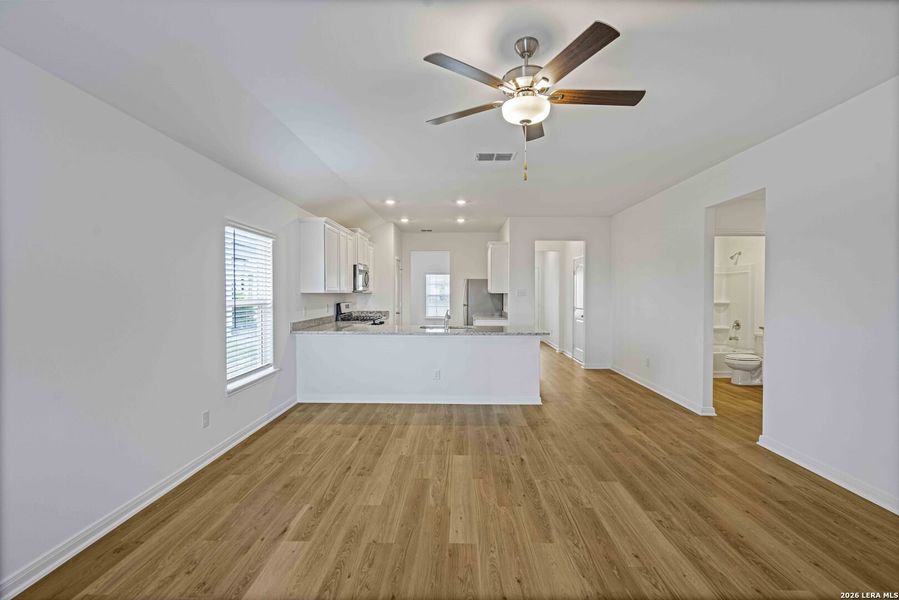 Spacious, unfurnished interior of a new home in , San Antonio (Image 19).