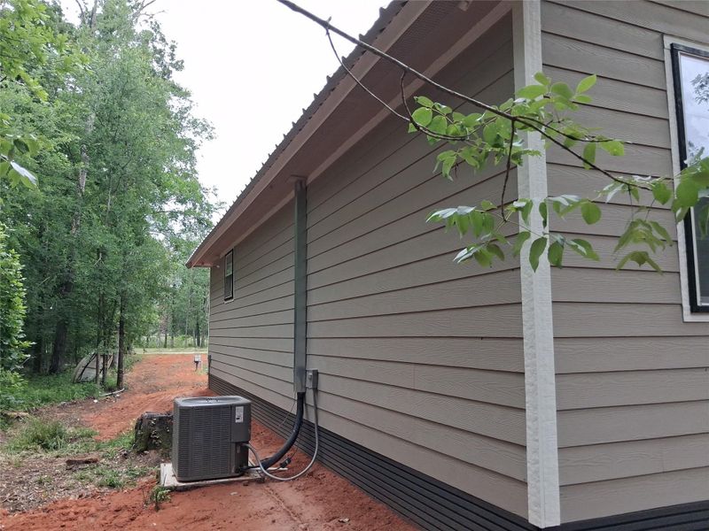 Exterior details and patio area of a home in , Livingston (Image 20).