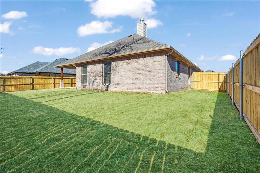 Exterior details and patio area of a home in , Sherman (Image 19).