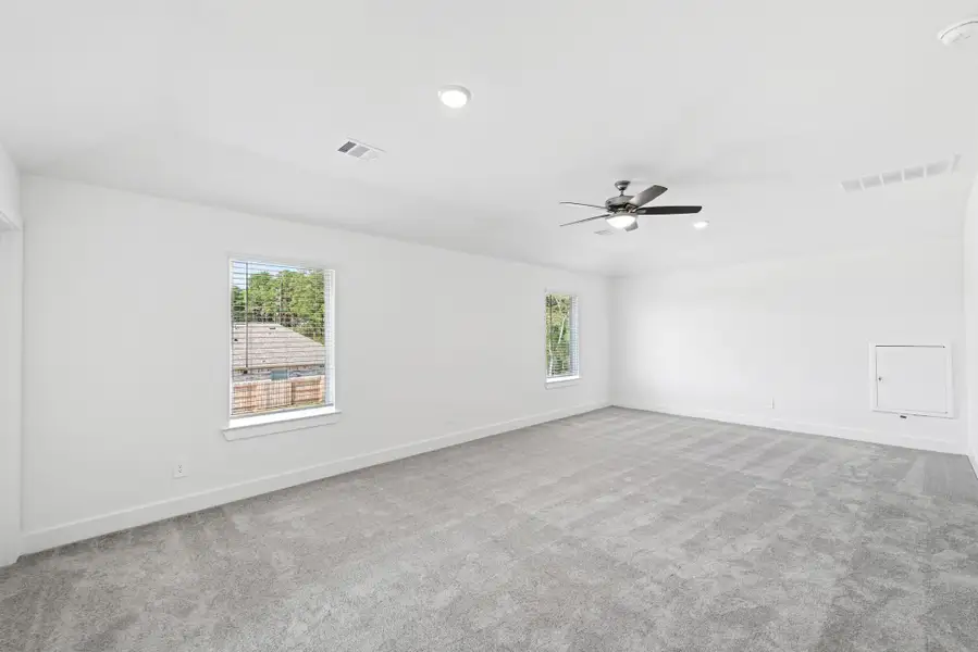 Spacious, unfurnished interior of a new home in Sorella, Tomball (Image 6).