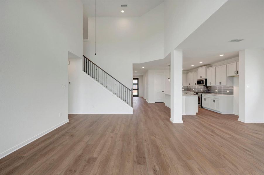 Spacious, unfurnished interior of a new home in Legacy - Retreat Collection, League City (Image 28). Spacious, unfurnished interior of a new home in Legacy - Retreat Collection, League City (Image 28).