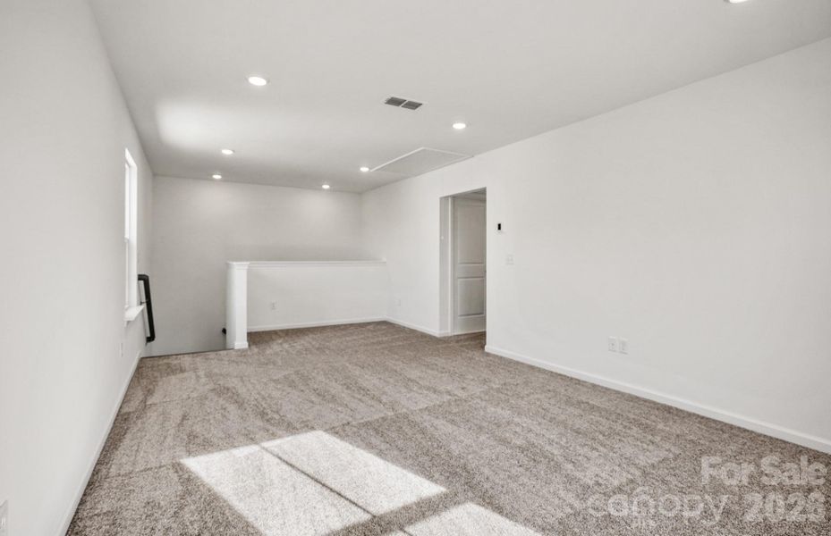 Spacious, unfurnished interior of a new home in Riverstone, Monroe (Image 13).