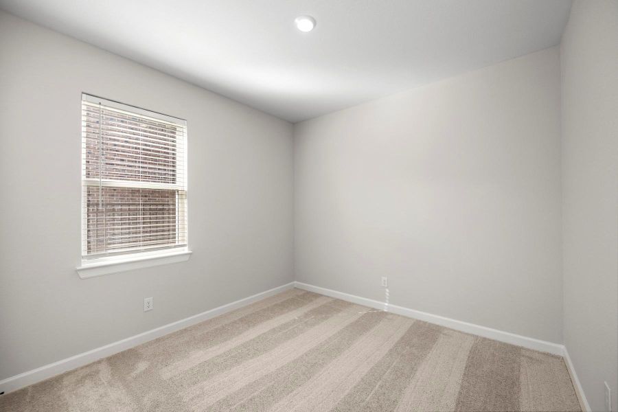 Spacious, unfurnished interior of a new home in Sunterra, Katy (Image 11).
