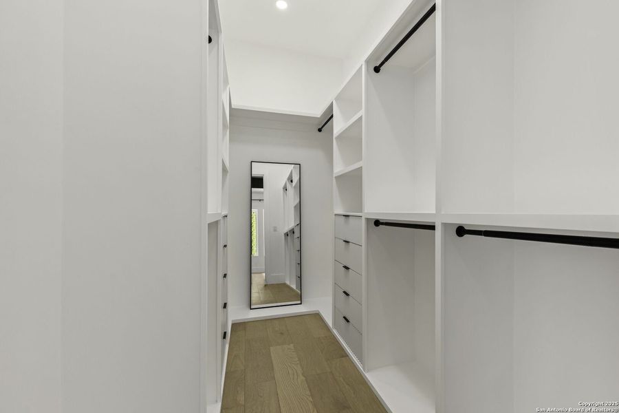 Spacious, unfurnished interior of a new home in , Boerne (Image 20).