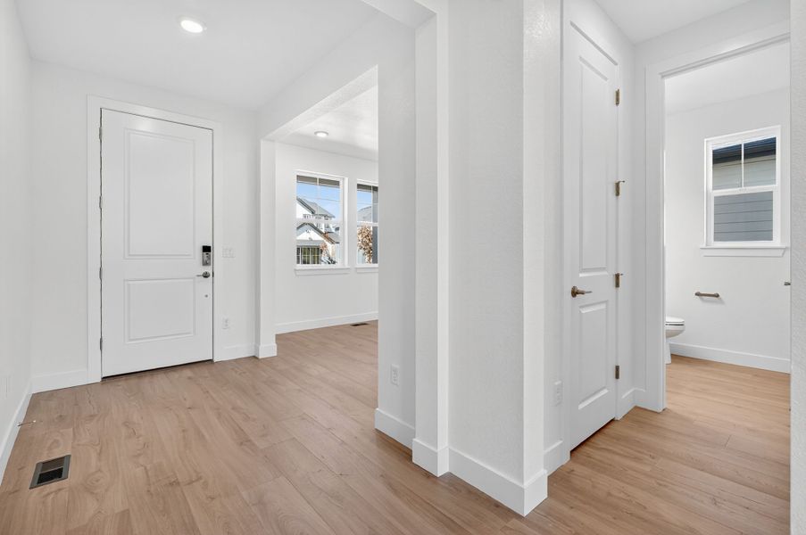 Spacious, unfurnished interior of a new home in Macanta, Castle Rock (Image 14).