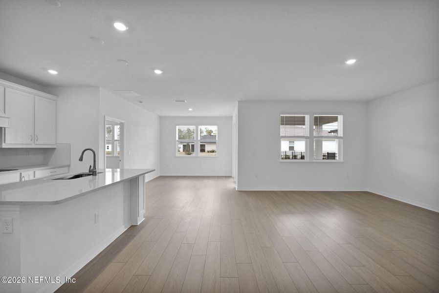 Spacious, unfurnished interior of a new home in Hyland Trail, Green Cove Springs (Image 15).