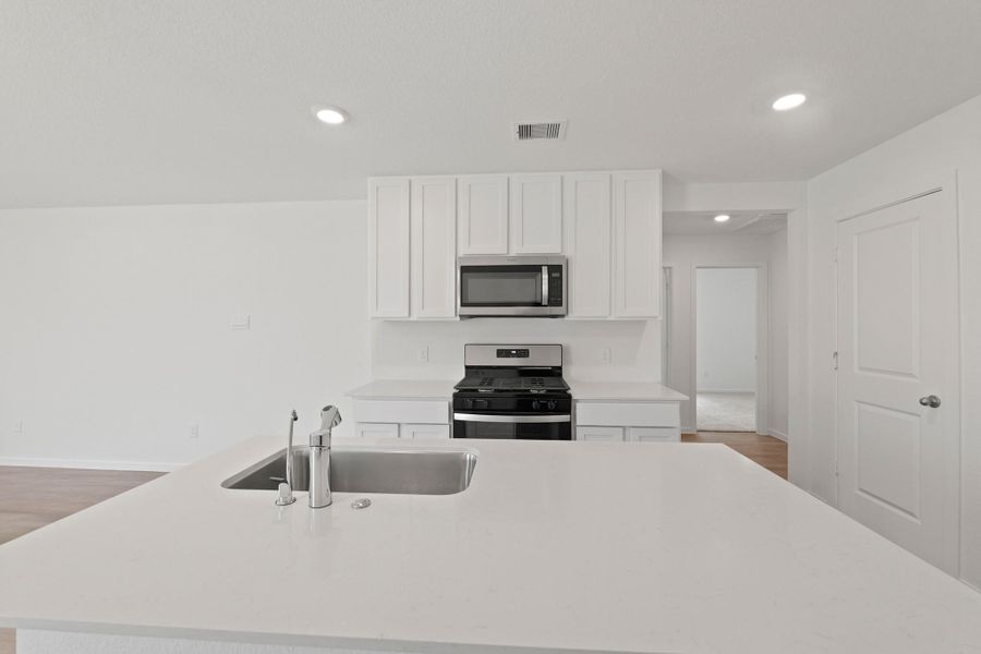 Furnished interior view inside a new home in Silverthorne, Conroe (Image 5).