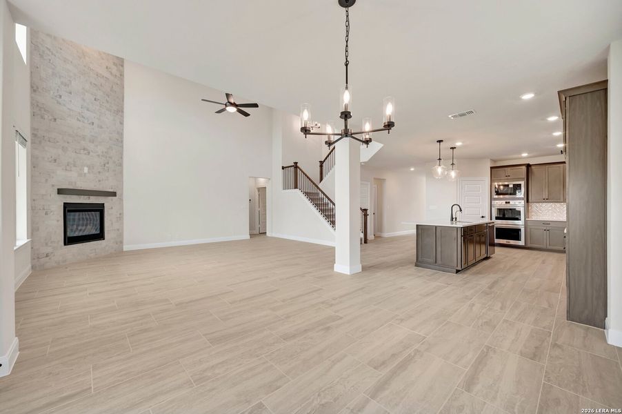 Spacious, unfurnished interior of a new home in Davis Ranch 60', San Antonio (Image 46). Spacious, unfurnished interior of a new home in Davis Ranch 60', San Antonio (Image 46).