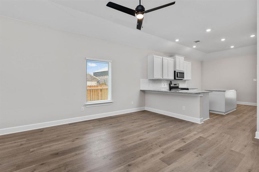 Spacious, unfurnished interior of a new home in Princeton Heights, Princeton (Image 4).