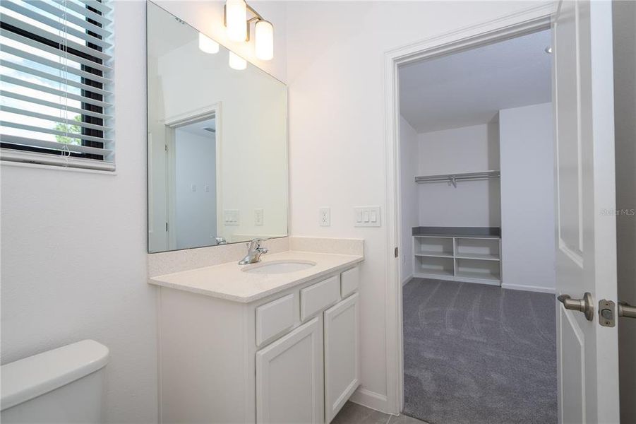 Furnished interior view inside a new home in , Orlando (Image 40).