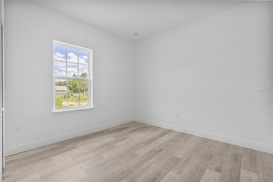 Spacious, unfurnished interior of a new home in , Ocala (Image 20).
