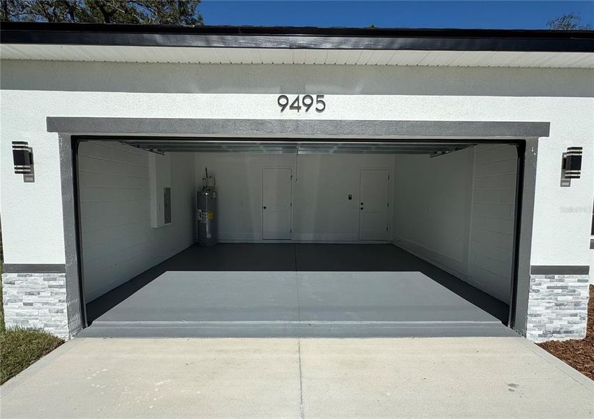 Exterior details and patio area of a home in , Citrus Springs (Image 25).