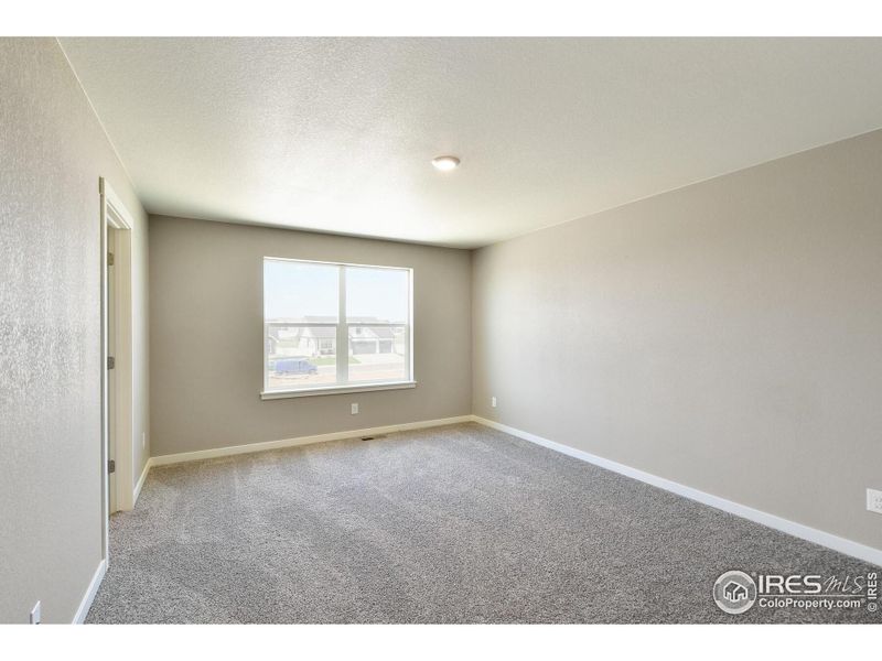 Spacious, unfurnished interior of a new home in Settlers Crossing, Commerce City (Image 20).