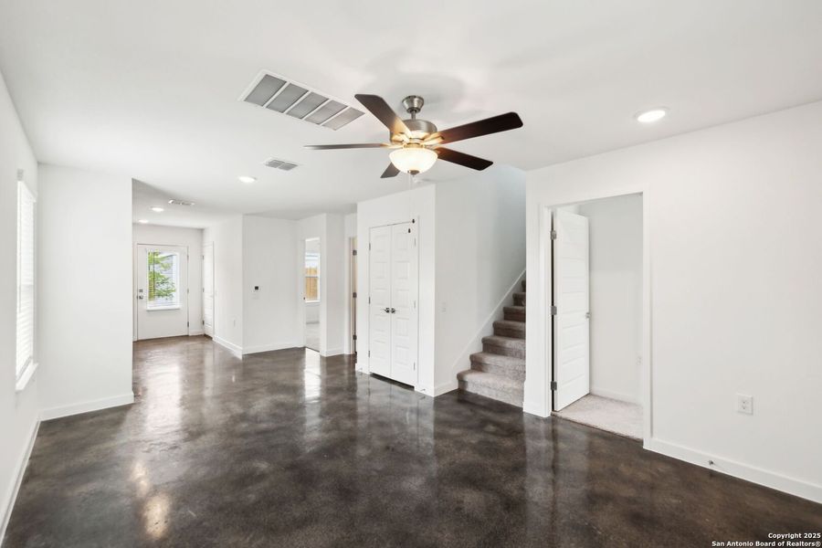 Spacious, unfurnished interior of a new home in , San Antonio (Image 7).