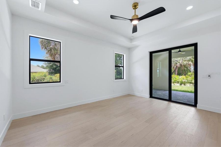 Spacious, unfurnished interior of a new home in , Rotonda West (Image 35).