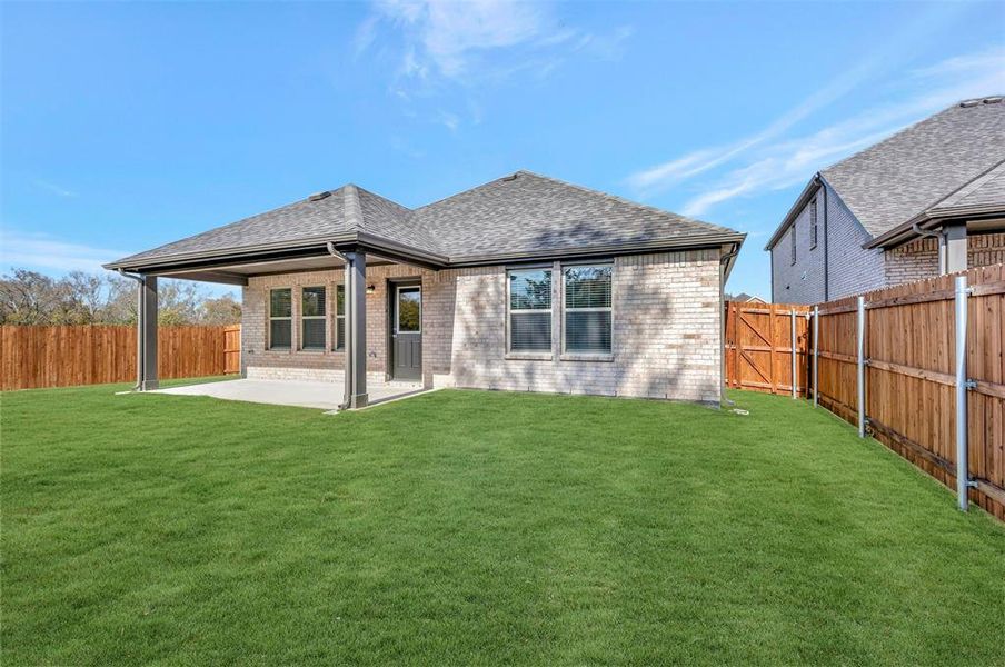 Exterior details and patio area of a home in Forest Park, Princeton (Image 23).