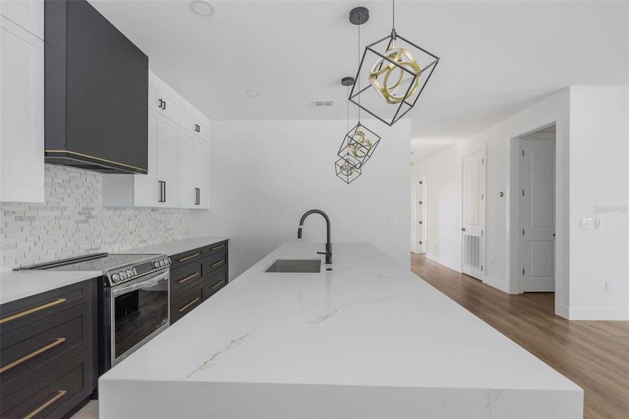 Spacious, unfurnished interior of a new home in , Tampa (Image 22).