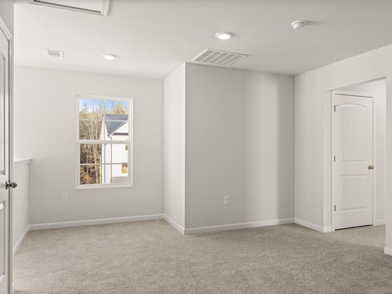 Spacious, unfurnished interior of a new home in Falcon Landing, Gainesville (Image 29).