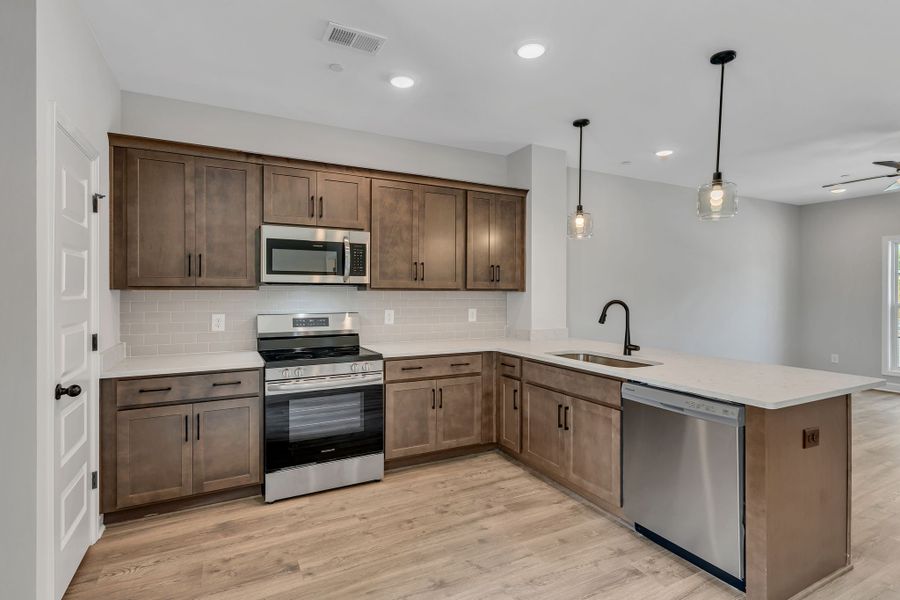 Furnished interior view inside a new home in Oxford Station, Gallatin (Image 6).
