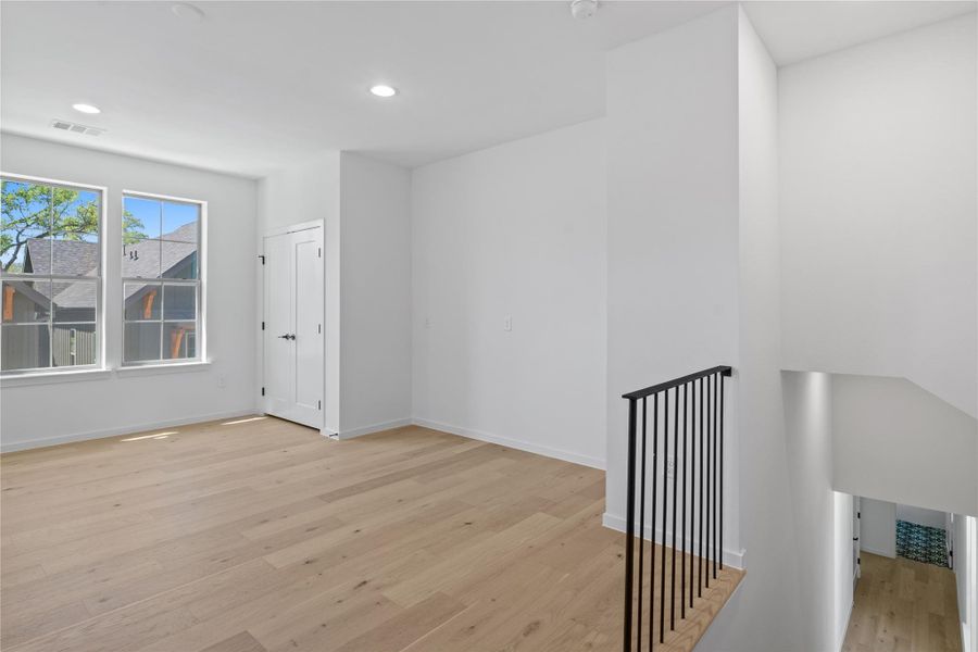 Spacious, unfurnished interior of a new home in Hacienda, Austin (Image 21).