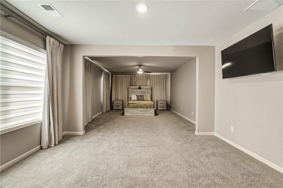 Spacious, unfurnished interior of a new home in Thompson Ridge, Dallas (Image 63). Spacious, unfurnished interior of a new home in Thompson Ridge, Dallas (Image 63).