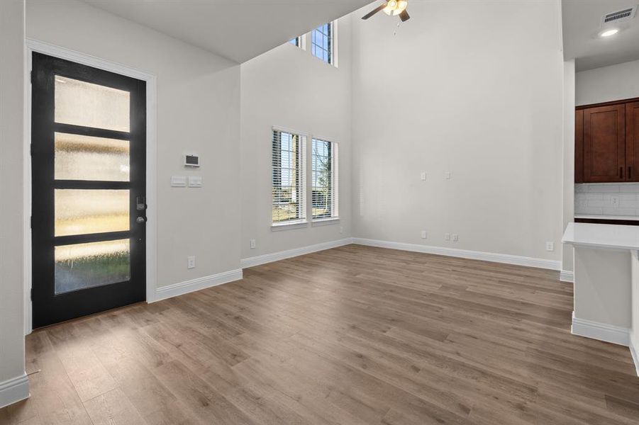 Spacious, unfurnished interior of a new home in Mustang Square, Plano (Image 15).