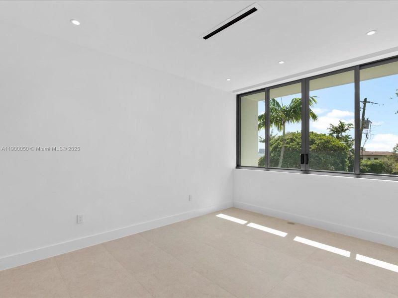 Spacious, unfurnished interior of a new home in , Miami Shores (Image 50).