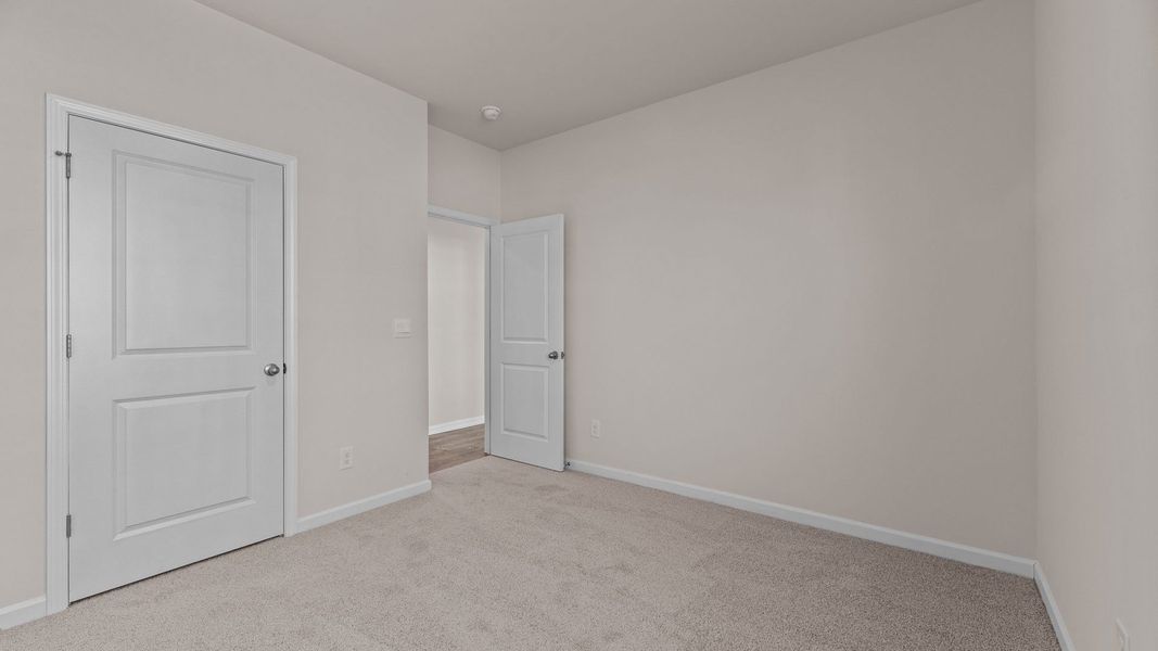 Spacious, unfurnished interior of a new home in East Ridge, Ayden (Image 23).