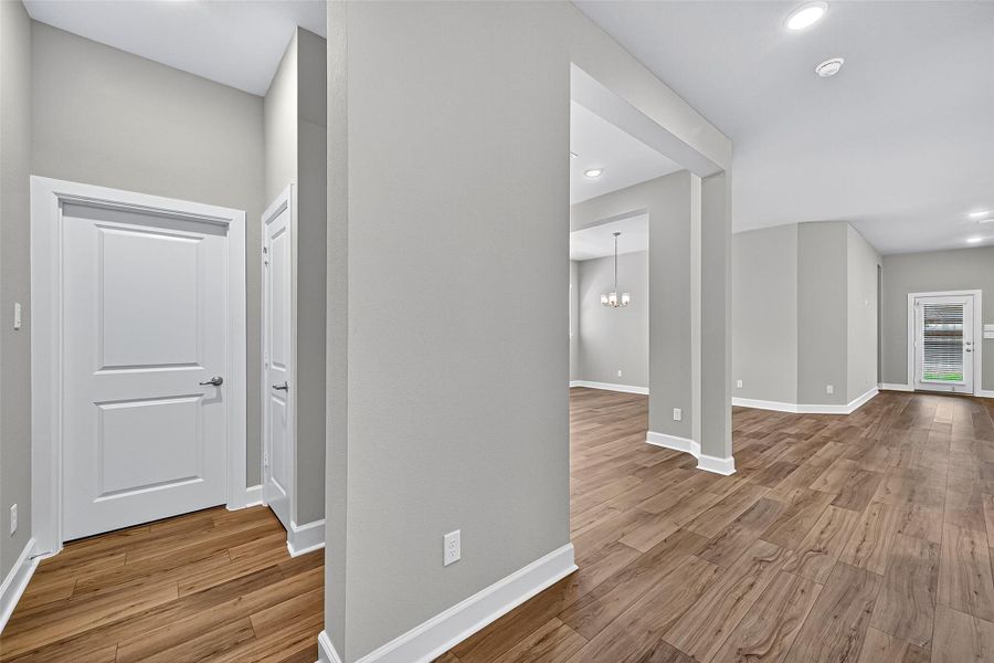 Spacious, unfurnished interior of a new home in Harvest Green 45', Richmond (Image 22).