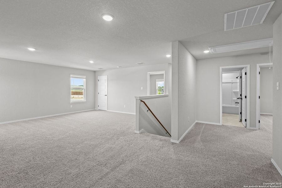 Spacious, unfurnished interior of a new home in Comanche Ridge, San Antonio (Image 60). Spacious, unfurnished interior of a new home in Comanche Ridge, San Antonio (Image 60).