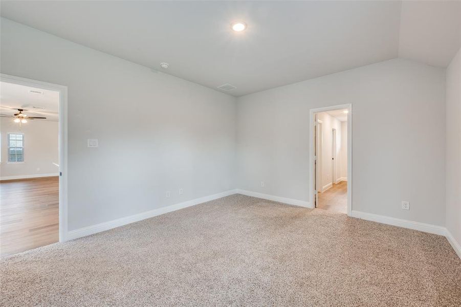 Spacious, unfurnished interior of a new home in , Hillsboro (Image 17).