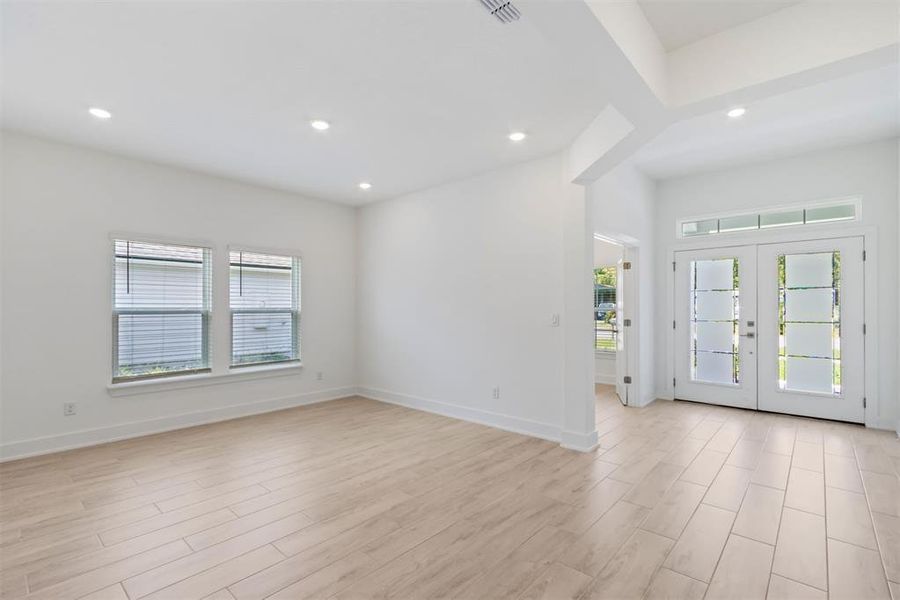 Spacious, unfurnished interior of a new home in , Yulee (Image 25).