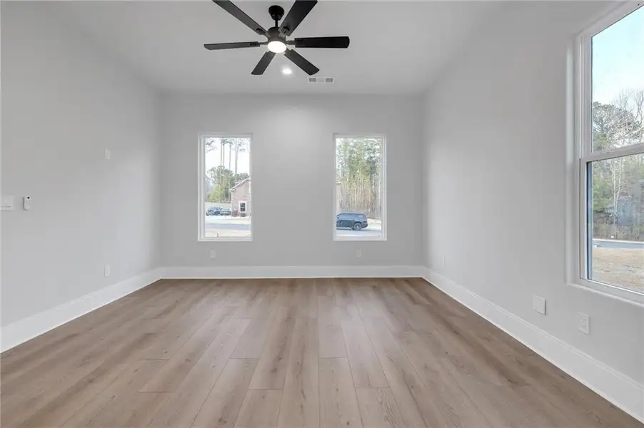 Spacious, unfurnished interior of a new home in , Oxford (Image 31).
